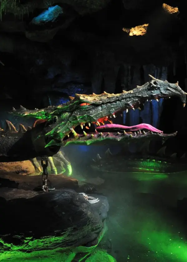 La Tanière du Dragon – Parc Disneyland