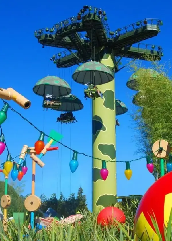 Toy Soldiers Parachute Drop – Disney Adventure World
